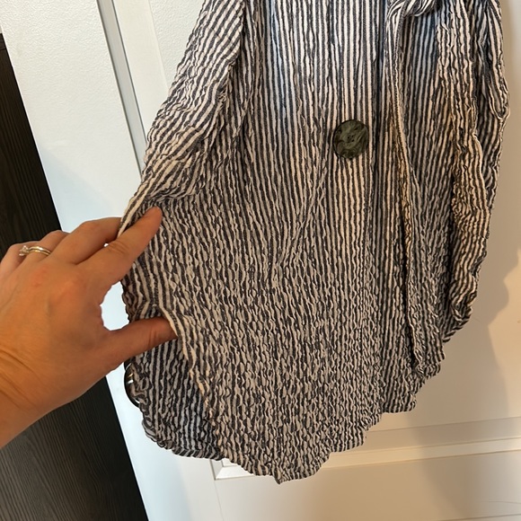 Zara Dress, small white & grey stripe, faux front buttons, pockets, tie waist - Picture 5 of 6